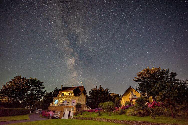 Superb Holiday Home Near The Beach Quinéville Extérieur photo